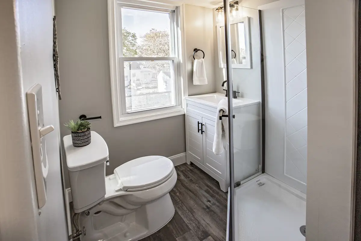 384 Springfield bathroom.