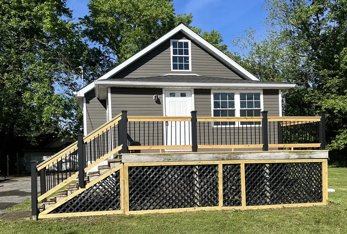 637 South Broadway front of house.